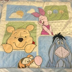 Disney - Winnie the Pooh - LIKE NEW - Insulated Plush quilted Crib blanket